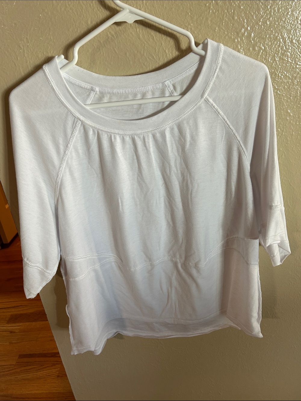 Women's White Short-Sleeve Relaxed Tee Medium